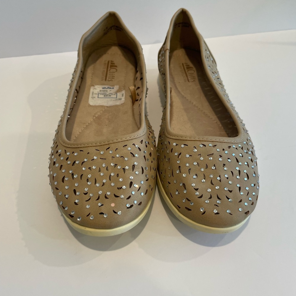White Mountain Taupe Ballet Flats with Silver Stud Accents women’s sz 11